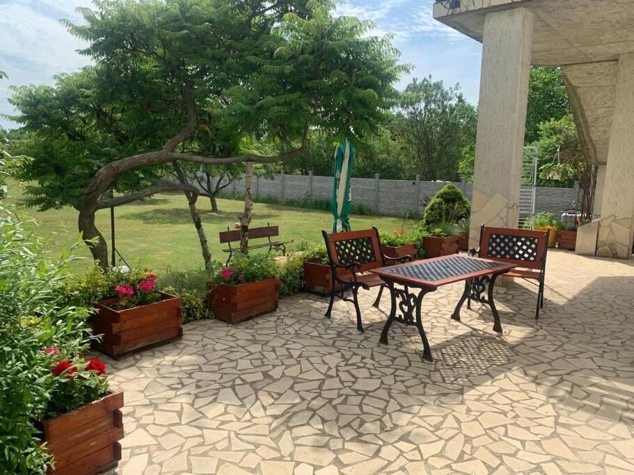 Erd - Csendes, Kenyelmes Csaladi Haz Apartment Ngoại thất bức ảnh