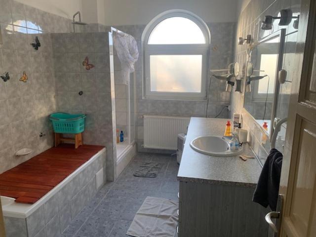 Erd - Csendes, Kenyelmes Csaladi Haz Apartment Ngoại thất bức ảnh
